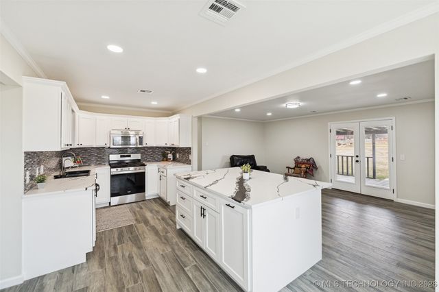 17065 Honeysuckle Lane, Claremore, OK 74019