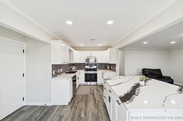 17065 Honeysuckle Lane, Claremore, OK 74019