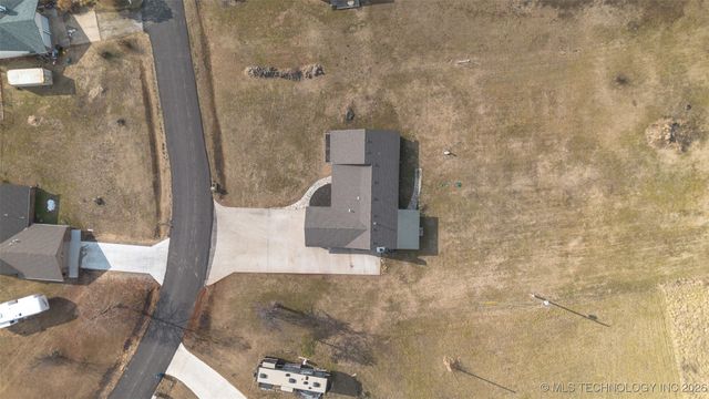 17065 Honeysuckle Lane, Claremore, OK 74019