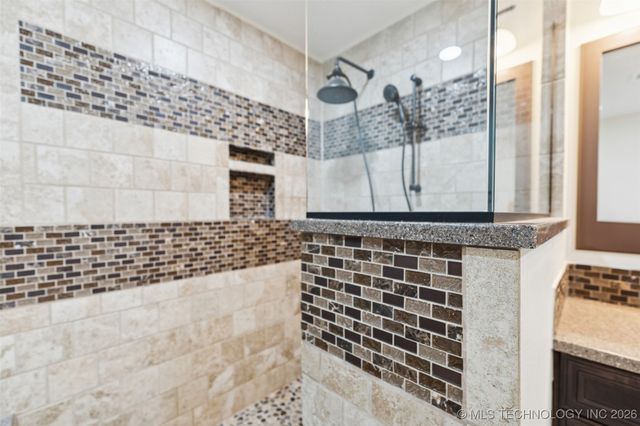 17065 Honeysuckle Lane, Claremore, OK 74019