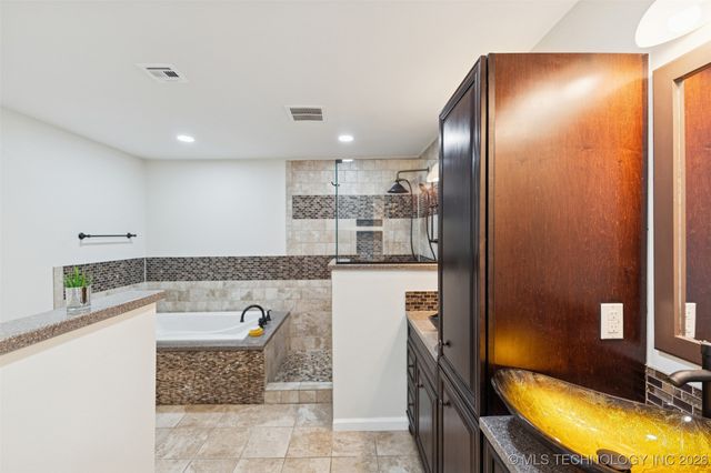 17065 Honeysuckle Lane, Claremore, OK 74019