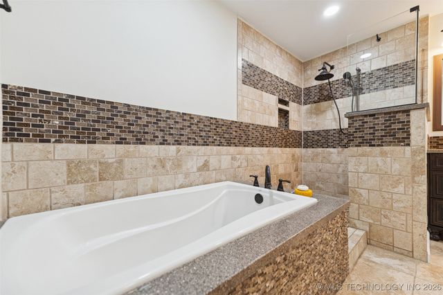 17065 Honeysuckle Lane, Claremore, OK 74019