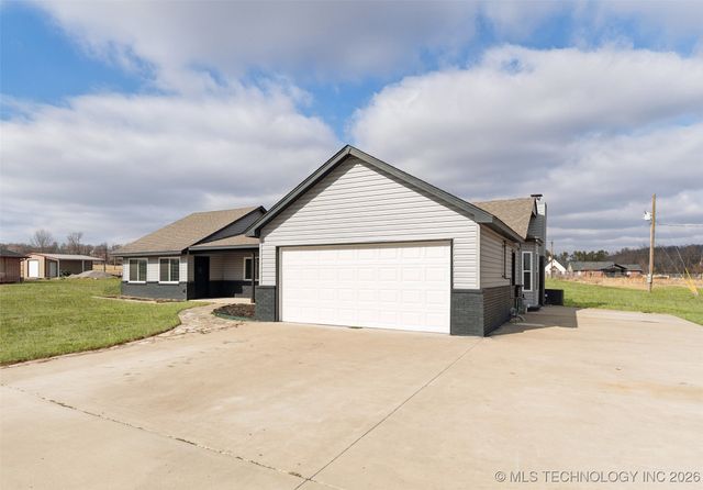 17065 Honeysuckle Lane, Claremore, OK 74019