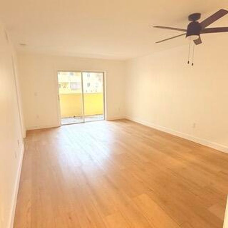 14930 SW 82nd Terrace 16-203, Miami, FL 33193