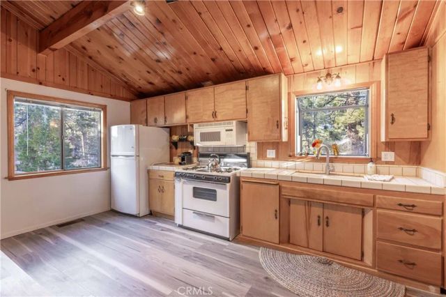 107 E Aeroplane, Big Bear City, CA 92314