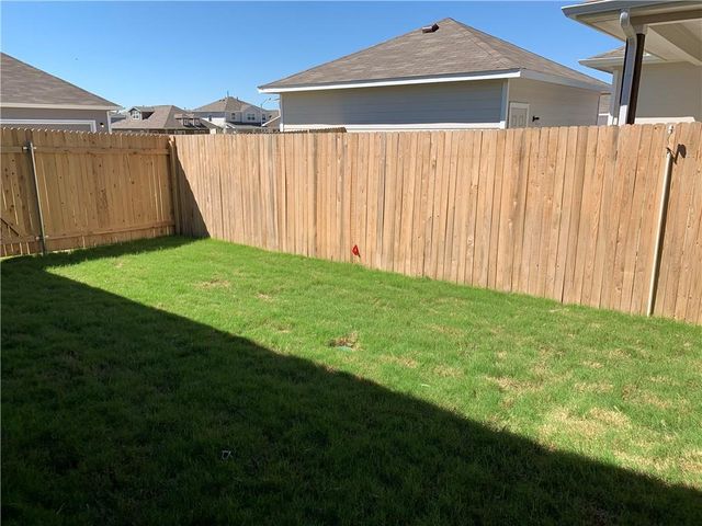 214 Bent Creek DR, Hutto, TX 78634