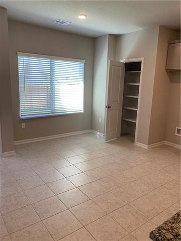 214 Bent Creek DR, Hutto, TX 78634