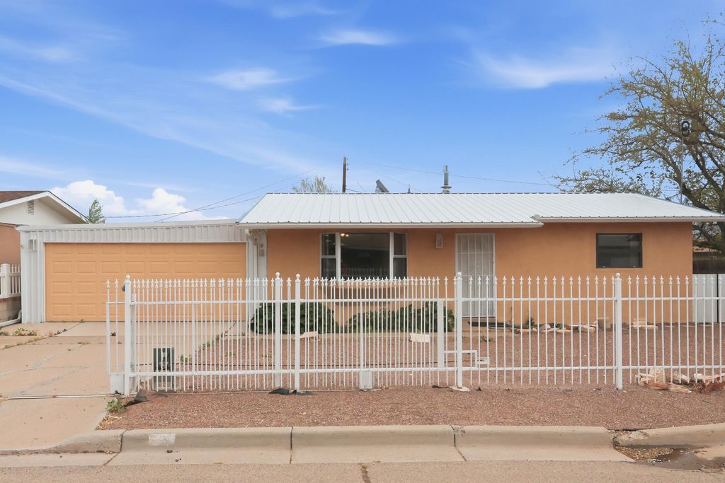 620 S 11th Street, Belen, NM 87002