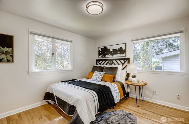 102 NW 43rd Street, Seattle, WA 98107