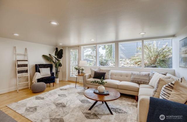 102 NW 43rd Street, Seattle, WA 98107