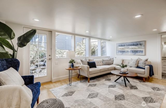 102 NW 43rd Street, Seattle, WA 98107