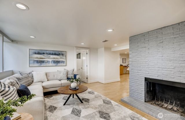 102 NW 43rd Street, Seattle, WA 98107