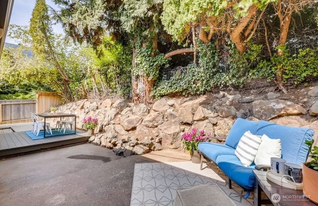 102 NW 43rd Street, Seattle, WA 98107