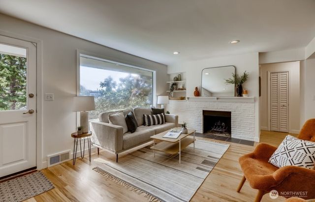 102 NW 43rd Street, Seattle, WA 98107