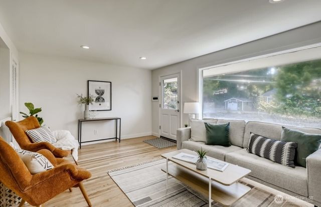 102 NW 43rd Street, Seattle, WA 98107