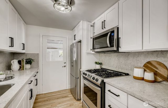 102 NW 43rd Street, Seattle, WA 98107