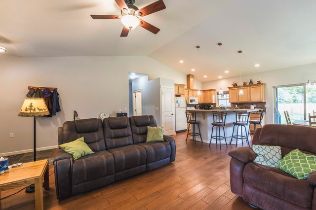 52790 Meadow Lane, La Pine, OR 97739