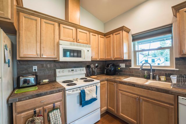 52790 Meadow Lane, La Pine, OR 97739