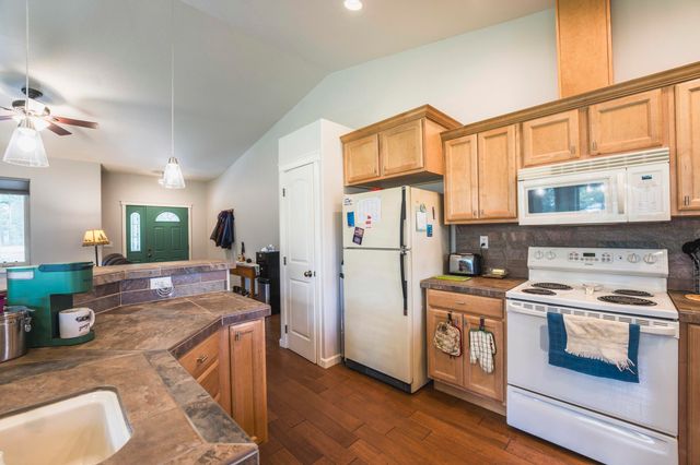 52790 Meadow Lane, La Pine, OR 97739