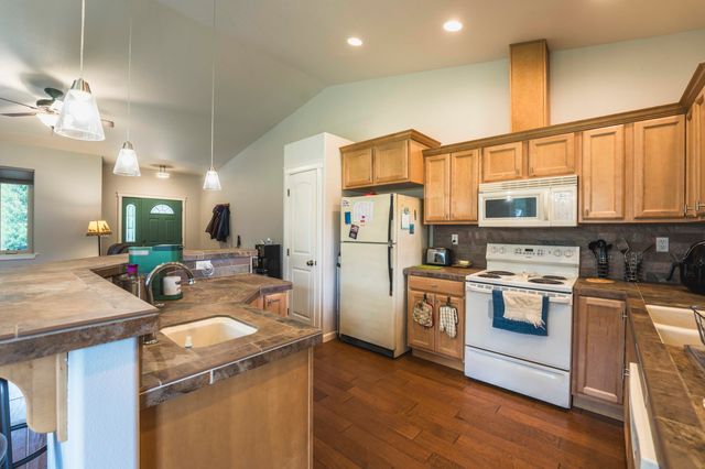 52790 Meadow Lane, La Pine, OR 97739