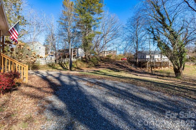 32 Rash Road, Asheville, NC 28806