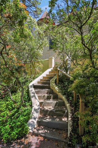16 Lewis Road, Irvington, NY 10533