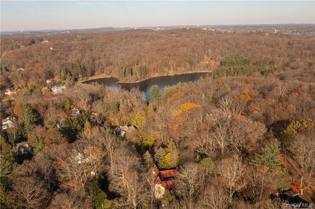 16 Lewis Road, Irvington, NY 10533