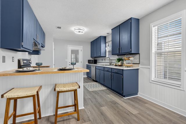 487 Cascabellas Street, Mary Esther, FL 32569