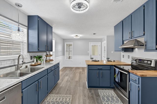 487 Cascabellas Street, Mary Esther, FL 32569