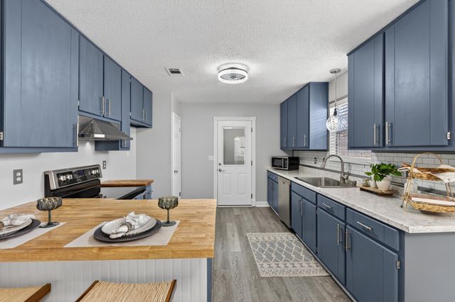 487 Cascabellas Street, Mary Esther, FL 32569