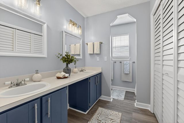 487 Cascabellas Street, Mary Esther, FL 32569