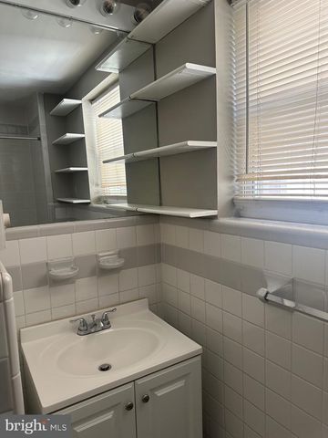 308 DELANCEY ST, Philadelphia, PA 19106