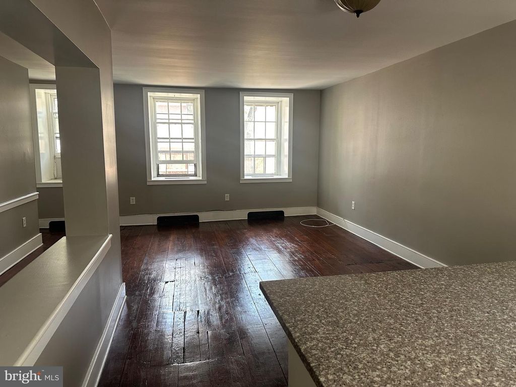 308 DELANCEY ST, Philadelphia, PA 19106