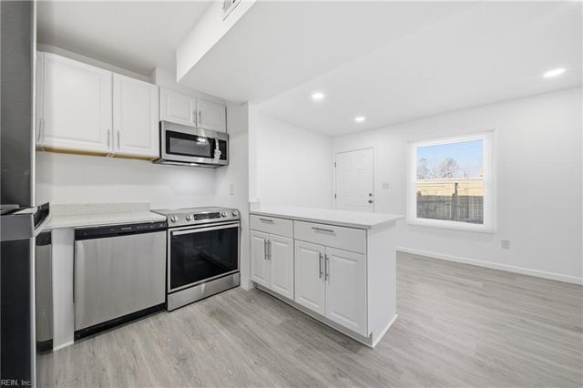 1661 Darren CIR, Portsmouth, VA 23701