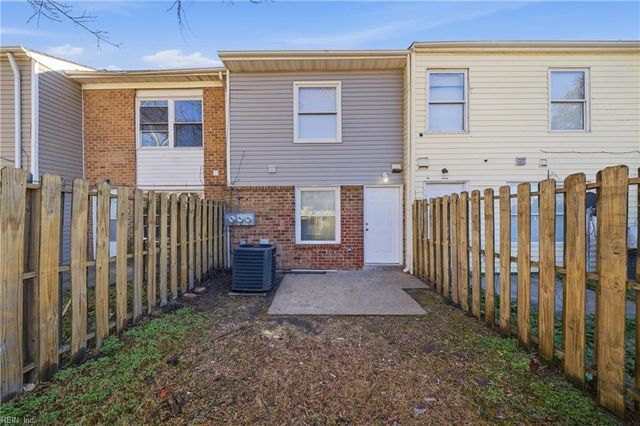 1661 Darren CIR, Portsmouth, VA 23701