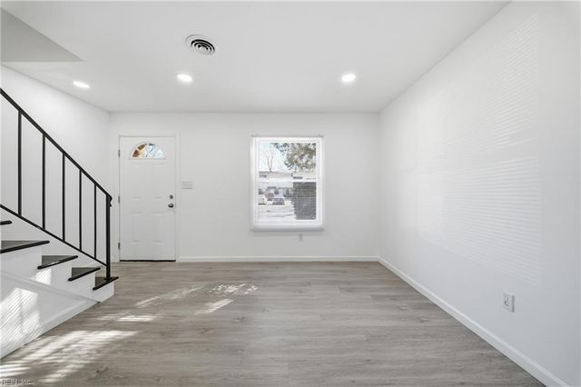 1661 Darren CIR, Portsmouth, VA 23701