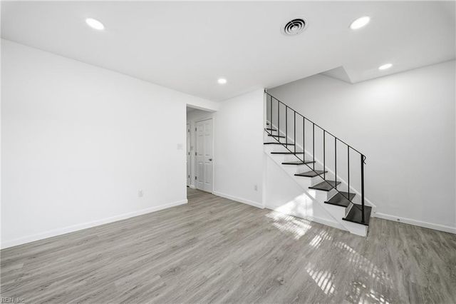 1661 Darren CIR, Portsmouth, VA 23701