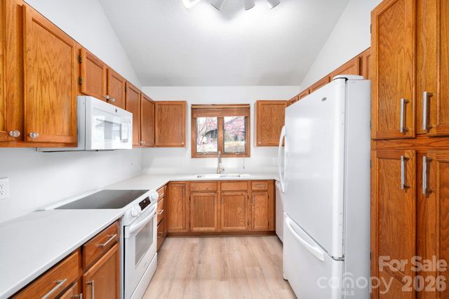 4 Zachary Ridge Road, Asheville, NC 28804