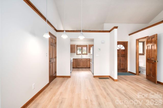 4 Zachary Ridge Road, Asheville, NC 28804