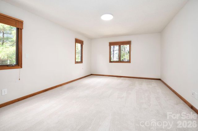 4 Zachary Ridge Road, Asheville, NC 28804