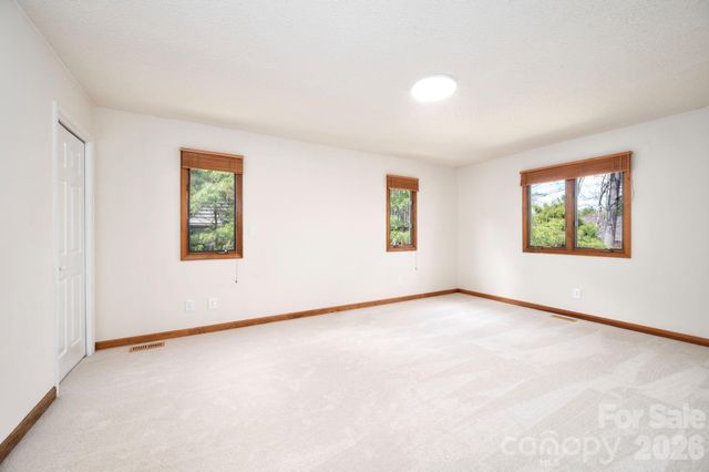 4 Zachary Ridge Road, Asheville, NC 28804