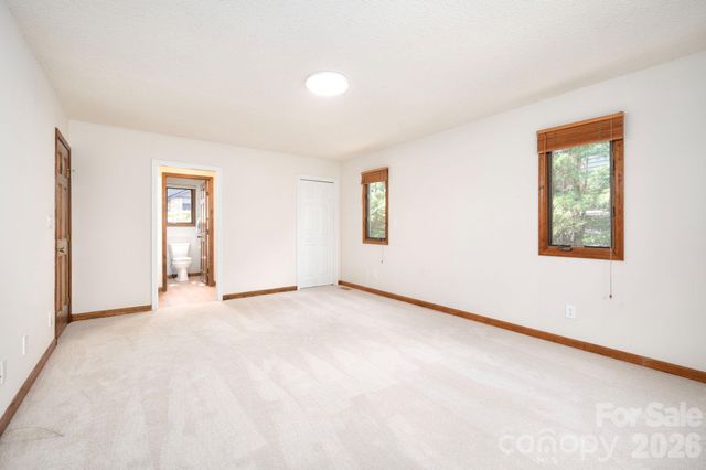 4 Zachary Ridge Road, Asheville, NC 28804