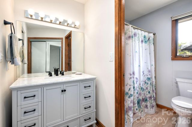 4 Zachary Ridge Road, Asheville, NC 28804