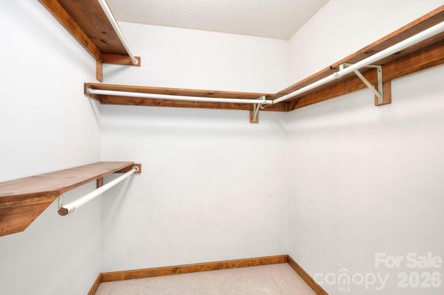 4 Zachary Ridge Road, Asheville, NC 28804