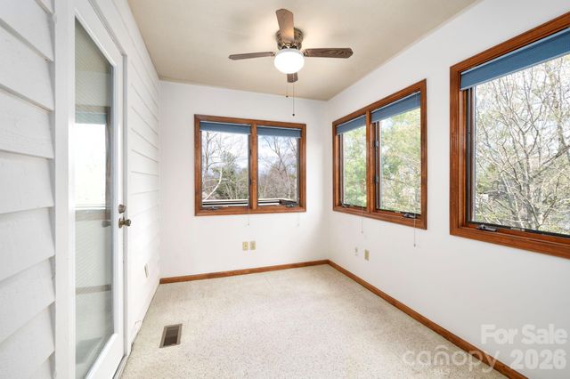 4 Zachary Ridge Road, Asheville, NC 28804