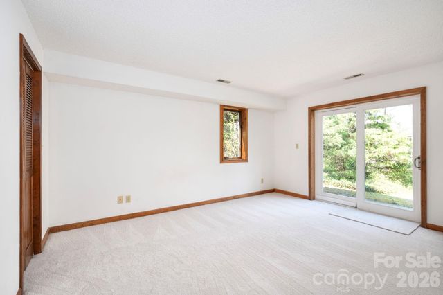 4 Zachary Ridge Road, Asheville, NC 28804