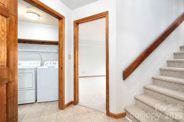 4 Zachary Ridge Road, Asheville, NC 28804