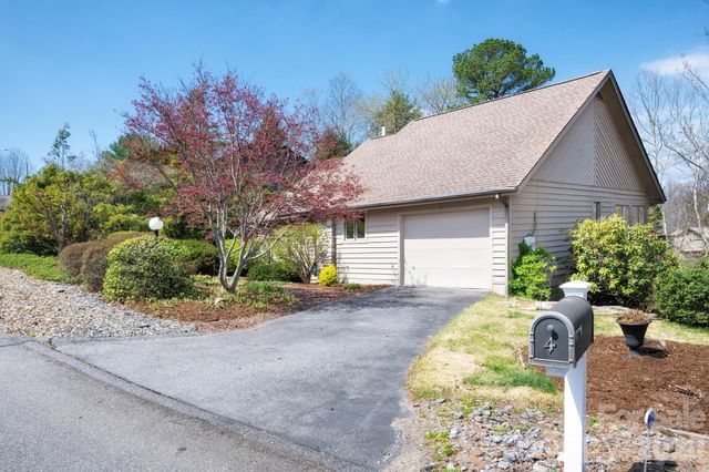 4 Zachary Ridge Road, Asheville, NC 28804