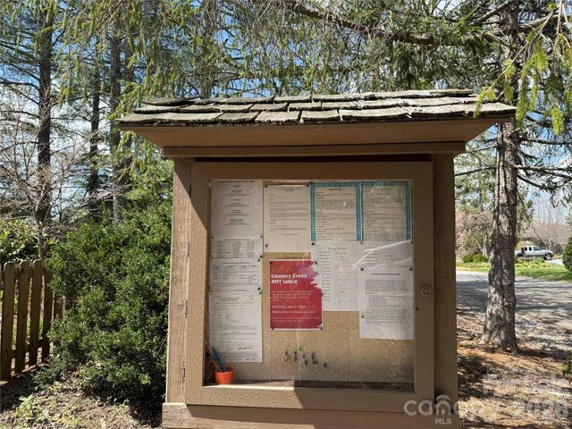 4 Zachary Ridge Road, Asheville, NC 28804