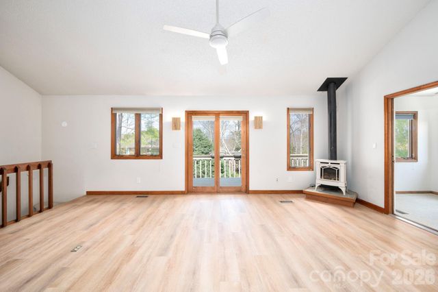 4 Zachary Ridge Road, Asheville, NC 28804